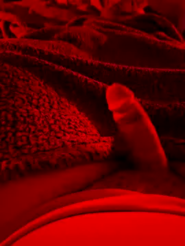 Snapshot of 2004sexy chatting on 12/03/25, 04:49 2004sexy online show from 12/03/25, 04:49