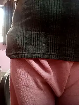 Snapshot of Tanya_Sharma98 chatting on 12/17/25, 06:41 Tanya Sharma98 online show from 12/17/25, 06:41