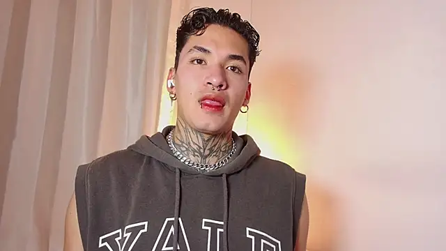 Snapshot of AlecBanne chatting on 01/09/26, 11:17 AlecBanne online show from 01/09/26, 11:17