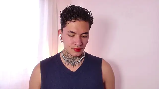 Snapshot of AlecBanne chatting on 01/11/26, 07:41 AlecBanne online show from 01/11/26, 07:41