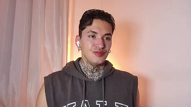 Snapshot of AlecBanne chatting on 01/13/26, 11:10 AlecBanne online show from 01/13/26, 11:10