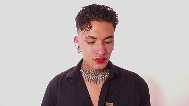 Snapshot of AlecBanne chatting on 01/18/26, 09:18 AlecBanne online show from 01/18/26, 09:18