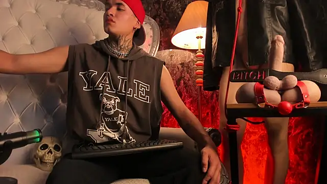 Snapshot of AlecBanne chatting on 03/02/26, 11:44 AlecBanne online show from 03/02/26, 11:44