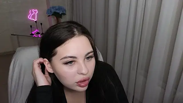 Snapshot of Deborah_lowe chatting on 12/03/25, 05:00 Deborah lowe online show from 12/03/25, 05:00