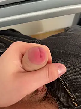 hannes256102 online show from 03/19/26, 02:21