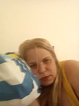 karinaBrasil online show from 12/04/25, 04:22