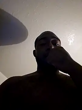 Snapshot of iLOVETRAY96 chatting on 12/17/25, 05:46 iLOVETRAY96 online show from 12/17/25, 05:46