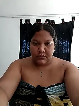 Snapshot of VaneandRossy chatting on 05/01/26, 12:43 VaneandRossy online show from 05/01/26, 12:43