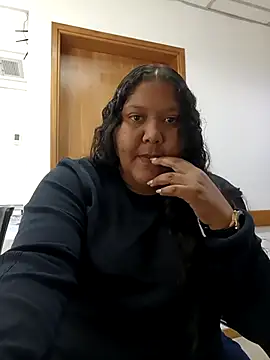 Snapshot of VaneandRossy chatting on 05/03/26, 02:12 VaneandRossy online show from 05/03/26, 02:12