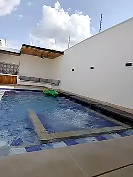 Snapshot of emilyy94 chatting on 12/17/25, 07:31 emilyy94 online show from 12/17/25, 07:31