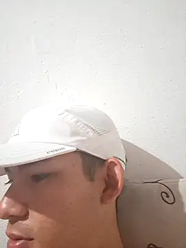 Snapshot of Andres_4907 chatting on 12/16/25, 11:48 Andres 4907 online show from 12/16/25, 11:48