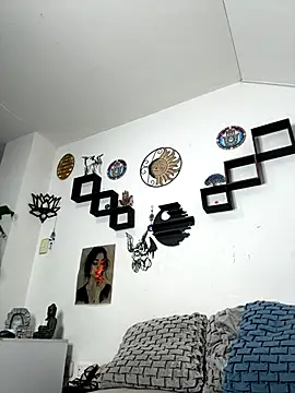 Snapshot of TheAlejandroDolls2 chatting on 12/17/25, 12:33 TheAlejandroDolls2 online show from 12/17/25, 12:33