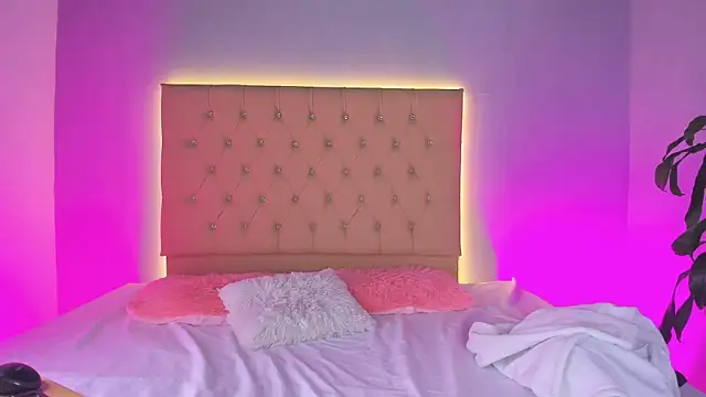 EmmaLawrence  online show from 02/12/26, 09:04