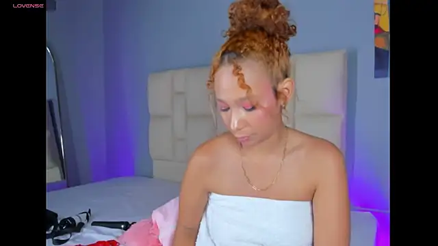 EmmaLawrence  online show from 04/11/26, 07:45