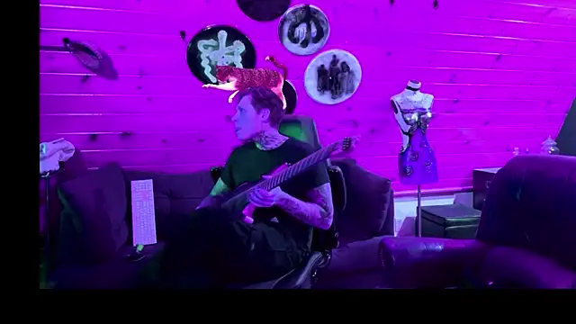 Snapshot of siphonophordustbunny chatting on 12/05/25, 01:25 siphonophordustbunny online show from 12/05/25, 01:25