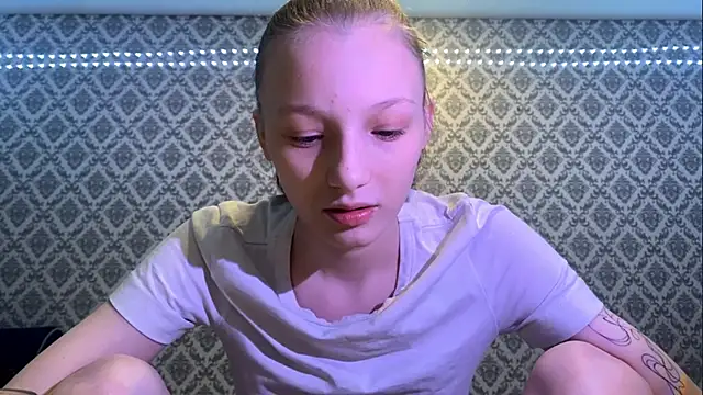 Cleonoth2o online show from 12/16/25, 05:29