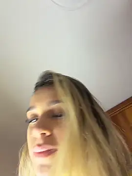 Snapshot of Sophie-velvet chatting on 06/30/26, 04:19 Sophie-velvet online show from 06/30/26, 04:19