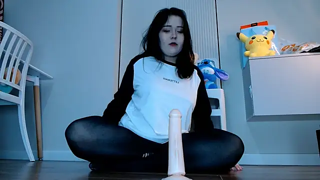 minji snow online show from 04/10/26, 04:12