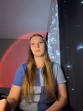 nelli lux  online show from 12/15/25, 08:35