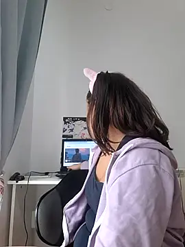 Snapshot of sophiemerm chatting on 12/05/25, 10:02 sophiemerm online show from 12/05/25, 10:02