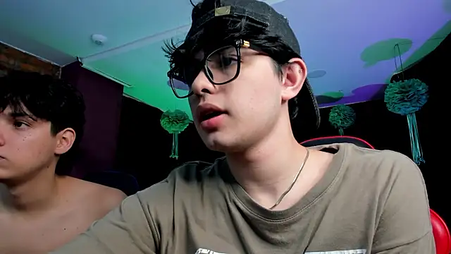 HotThreesoome online show from 03/18/26, 12:52