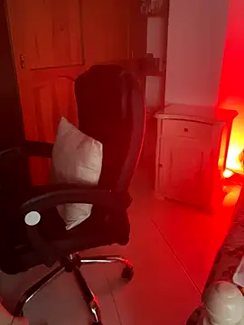 EmiHarrys online show from 12/15/25, 10:14