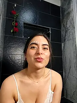 saasha Petit online show from 04/11/26, 11:47