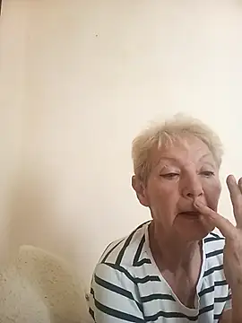 Snapshot of Calypso-Loove chatting on 07/04/26, 12:11 Calypso-Loove online show from 07/04/26, 12:11