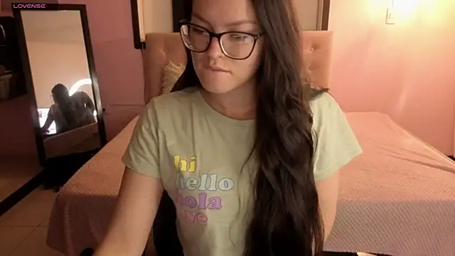 Sara valderrama  online show from 05/02/26, 12:21