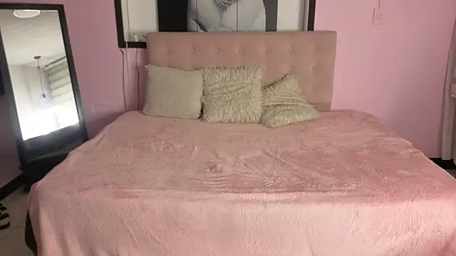 Sara valderrama  online show from 07/11/26, 02:31