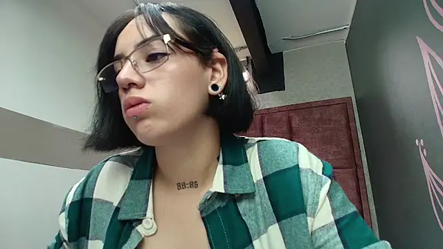 Kiara Fox   online show from 04/28/26, 09:20