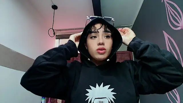 Kiara Fox   online show from 05/05/26, 08:17
