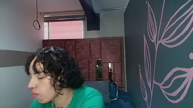 Kiara Fox   online show from 05/06/26, 08:14