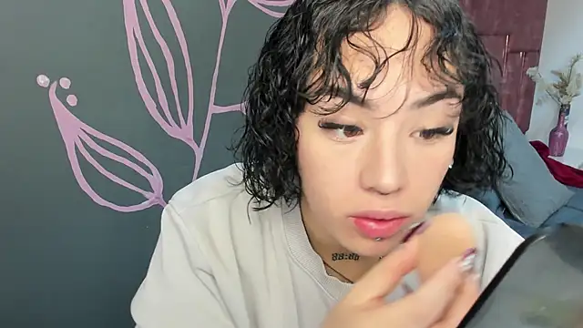 Kiara Fox   online show from 05/08/26, 08:03