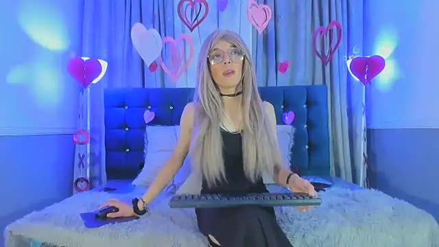 Lis Pearson online show from 02/07/26, 03:43