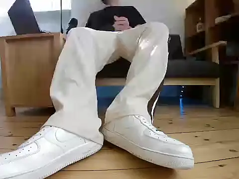 Snapshot of jonas_camboy chatting on 05/27/26, 03:53 jonas camboy online show from 05/27/26, 03:53