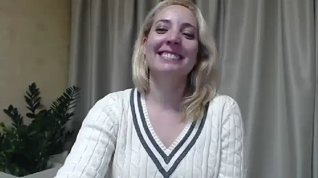 Snapshot of sweetpussy chatting on 02/08/25, 08:42 sweetpussy online show from 02/08/25, 08:42