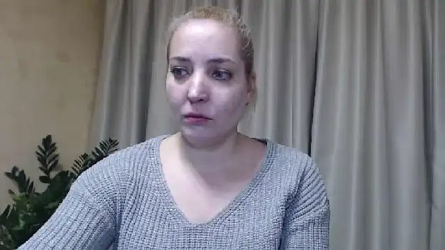 Snapshot of sweetpussy chatting on 02/12/25, 12:12 sweetpussy online show from 02/12/25, 12:12