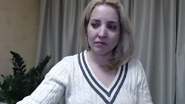 Snapshot of sweetpussy chatting on 02/18/25, 06:37 sweetpussy online show from 02/18/25, 06:37