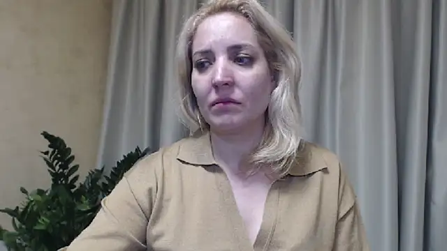 Snapshot of sweetpussy chatting on 03/08/25, 09:08 sweetpussy online show from 03/08/25, 09:08