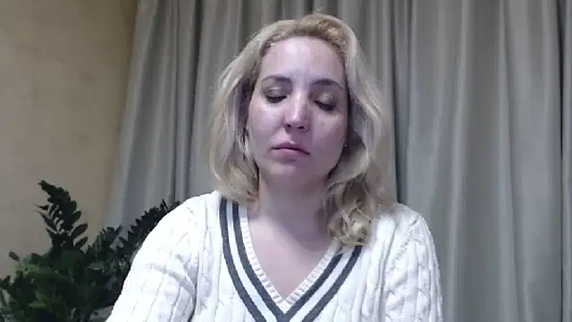 Snapshot of sweetpussy chatting on 03/13/25, 07:28 sweetpussy online show from 03/13/25, 07:28