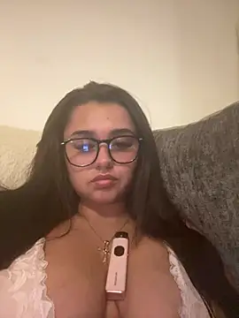 Wild Busty Niyah XX online show from 03/11/26, 09:21