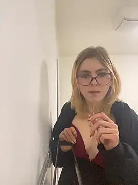 Snapshot of Milly-Kiss chatting on 01/08/26, 08:11 Milly-Kiss online show from 01/08/26, 08:11