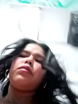 Snapshot of flor_salvaje_ chatting on 12/14/25, 06:30 flor salvaje online show from 12/14/25, 06:30