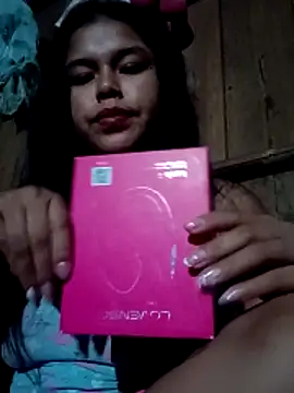 Snapshot of flor_salvaje_ chatting on 12/20/25, 02:51 flor salvaje online show from 12/20/25, 02:51