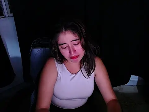 Snapshot of mia_walker22 chatting on 12/19/25, 01:45 mia walker22 online show from 12/19/25, 01:45