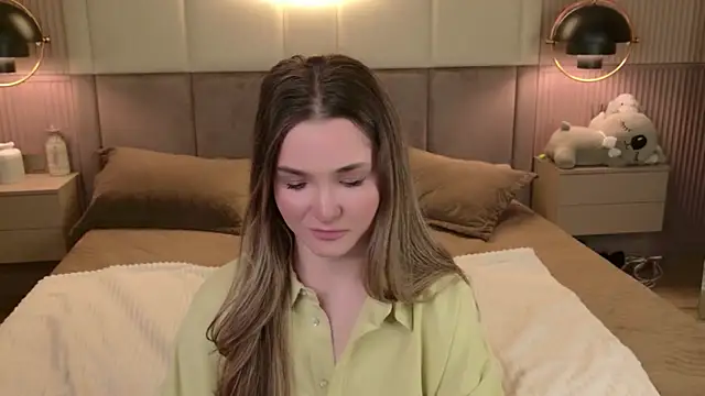 Lina Sinerz online show from 04/15/26, 08:42