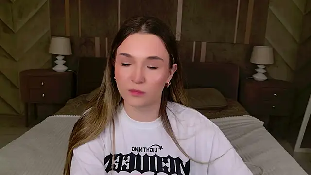 Lina Sinerz online show from 05/04/26, 08:38