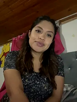 Snapshot of Alana-fox chatting on 12/17/25, 04:51 Alana-fox online show from 12/17/25, 04:51