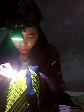 Snapshot of mon-monk chatting on 12/17/25, 01:39 mon-monk online show from 12/17/25, 01:39